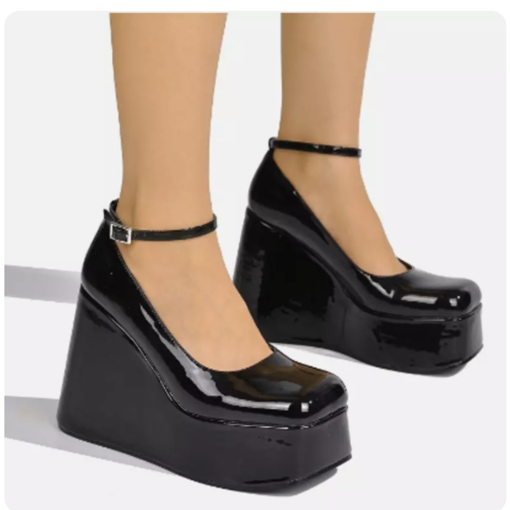 Brand New in box size 6.5 Cape Robbin 'Jenny' shoes